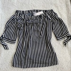 H&M Line print silk blouse/ Blusa de seda con estampado de líneas